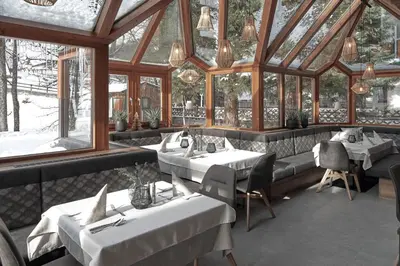 Ein Restaurant oder anderes Speiselokal in der Unterkunft Alpenhotel Wurzer