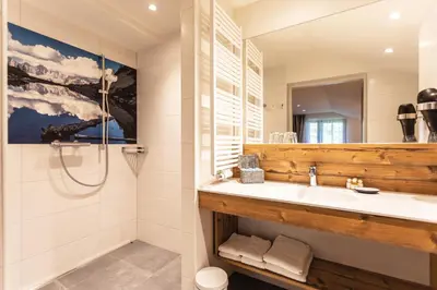 Ein Badezimmer in der Unterkunft Alpenhotel Wurzer