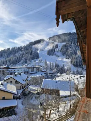 Ein allgemeiner Bergblick oder ein Berglick von der Ferienwohnung aus