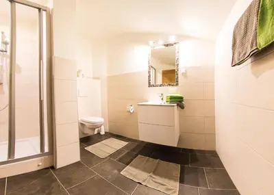Ein Badezimmer in der Unterkunft Pension Schönberger