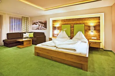Ein Bett oder Betten in einem Zimmer der Unterkunft Landhotel Alpenhof Filzmoos