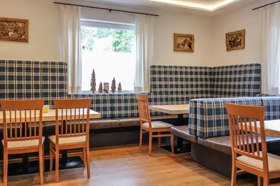 Ein Sitzbereich in der Unterkunft Familienhotel Botenwirt