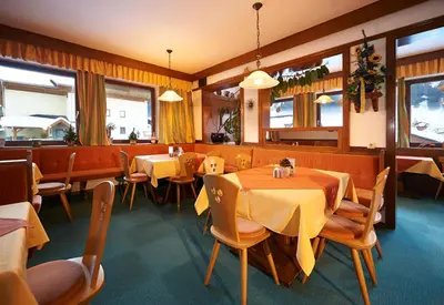 Ein Sitzbereich in der Unterkunft Gästehaus Emmi