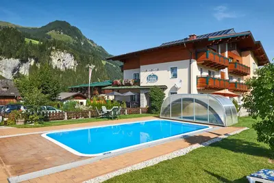 Der Swimmingpool an oder in der Nähe von Gästehaus Emmi