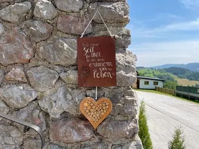 Ein allgemeiner Bergblick oder ein Berglick von des Bed & Breakfasts aus