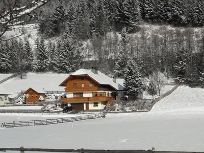 Haus Lassacher im Winter