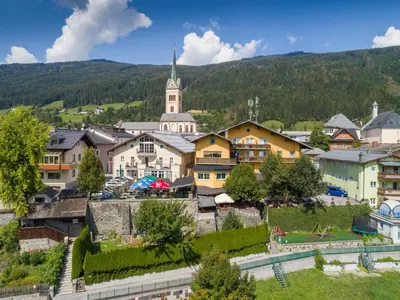 Ein allgemeiner Bergblick oder ein Berglick von des Hotels aus