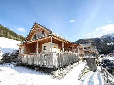 Ein allgemeiner Bergblick oder ein Berglick von des Chalets aus