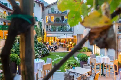 Ein Restaurant oder anderes Speiselokal in der Unterkunft Genießerhotel Döllerer