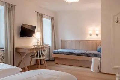 Ein Bett oder Betten in einem Zimmer der Unterkunft Genießerhotel Döllerer