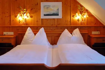 Ein Bett oder Betten in einem Zimmer der Unterkunft Hotel Tauplitzerhof