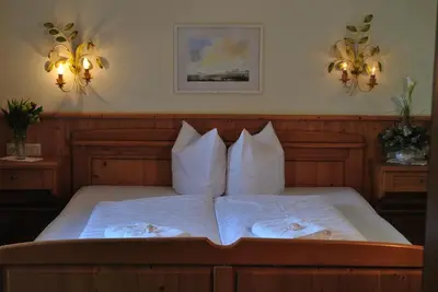 Ein Bett oder Betten in einem Zimmer der Unterkunft Hotel Tauplitzerhof