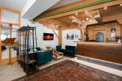 Ein Sitzbereich in der Unterkunft Hotel Tauernglöckl