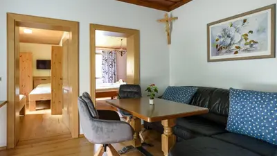 Ein Sitzbereich in der Unterkunft Hotel Landhaus Ausswinkl
