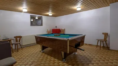 Ein Billardtisch in der Unterkunft Hotel Landhaus Ausswinkl