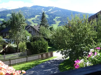 Ein allgemeiner Bergblick oder ein Berglick von der Ferienwohnung aus