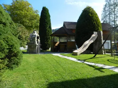 Ein Garten an der Unterkunft Reiters-Ferienhaus