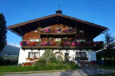 Das Gebäude in dem sich die Ferienwohnung befindet