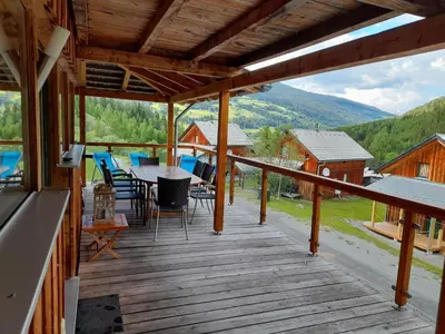 Ein allgemeiner Bergblick oder ein Berglick von des Chalets aus