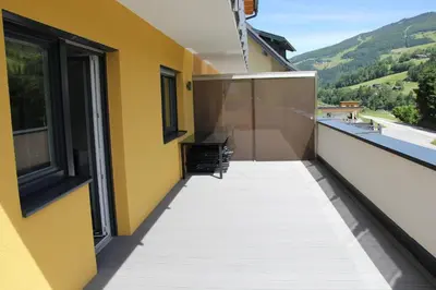 Ein allgemeiner Bergblick oder ein Berglick von des Ferienhauses aus