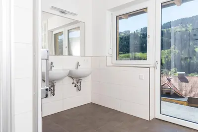 Ein Badezimmer in der Unterkunft Bergblick-Planai - 5 Schlafzimmer plus eigene Sauna