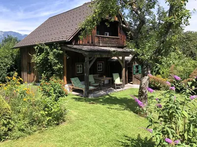 Ein Garten an der Unterkunft Chalet Ramsau 8