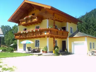 Das Gebäude in dem sich die Ferienwohnung befindet