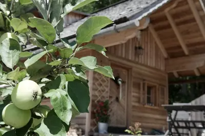 Das Gebäude in dem sich das Ferienhaus befindet