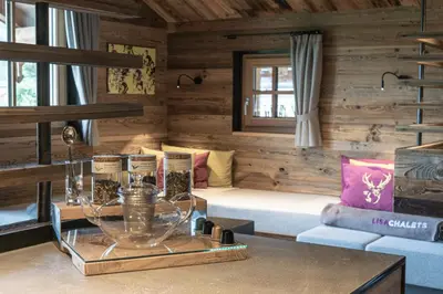 Ein Sitzbereich in der Unterkunft LISA-Chalets