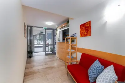 Ein Sitzbereich in der Unterkunft Hotel Laaxerhof