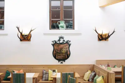 Ein Restaurant oder anderes Speiselokal in der Unterkunft Hotel Gasthof zur Post