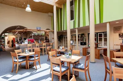 Ein Restaurant oder anderes Speiselokal in der Unterkunft JUFA Hotel Murau