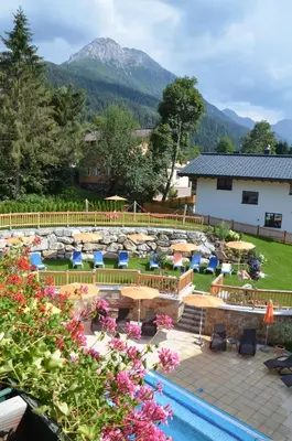 Ein allgemeiner Bergblick oder ein Berglick von des Hotels aus