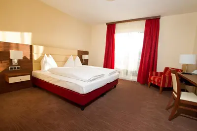 Ein Bett oder Betten in einem Zimmer der Unterkunft SCHÖNIS-Landhotel