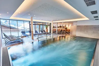 Der Swimmingpool an oder in der Nähe von Hotel Wagrainerhof