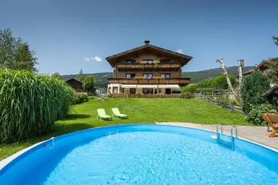 Der Swimmingpool an oder in der Nähe von Landhaus Aubauerngut