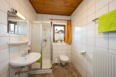 Ein Badezimmer in der Unterkunft Landhaus Aubauerngut