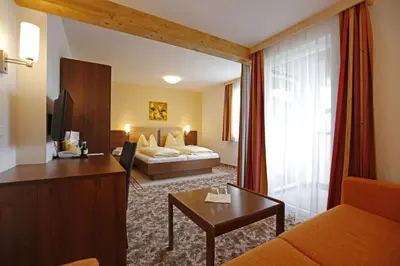 Ein Bett oder Betten in einem Zimmer der Unterkunft Premium Wanderhotel Steirerhof
