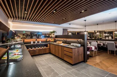 Ein Restaurant oder anderes Speiselokal in der Unterkunft Hotel Sonnschupfer