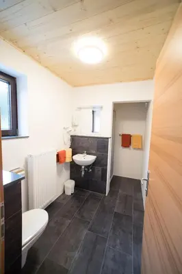 Ein Badezimmer in der Unterkunft Gasthof Staud'nwirt
