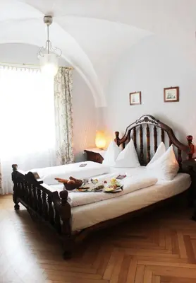 Ein Bett oder Betten in einem Zimmer der Unterkunft Stadthotel Restaurant Auerhahn