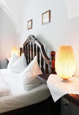 Ein Bett oder Betten in einem Zimmer der Unterkunft Stadthotel Restaurant Auerhahn