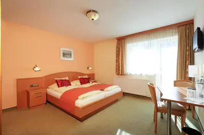 Ein Bett oder Betten in einem Zimmer der Unterkunft Gasthaus-Landhotel Traunstein