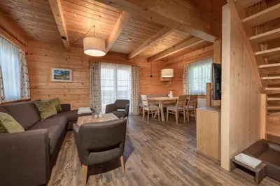 Ein Sitzbereich in der Unterkunft AlpenParks Hagan Lodge Altaussee