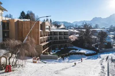 Ein allgemeiner Bergblick oder ein Berglick von des Hotels aus