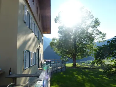 Ein Garten an der Unterkunft Ferienwohnung Bauernhaus Untermoas