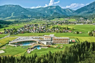 Ein allgemeiner Bergblick oder ein Berglick von des Hotels aus