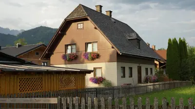Ein allgemeiner Bergblick oder ein Berglick von der Ferienwohnung aus