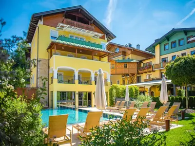 Der Swimmingpool an oder in der Nähe von Hotel Brückenwirt
