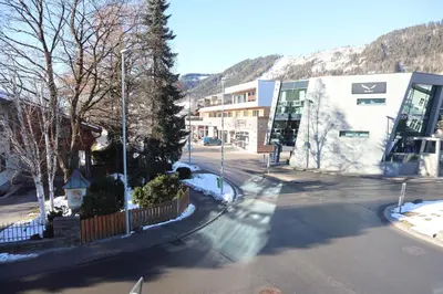Ein allgemeiner Bergblick oder ein Berglick von der Ferienwohnung aus